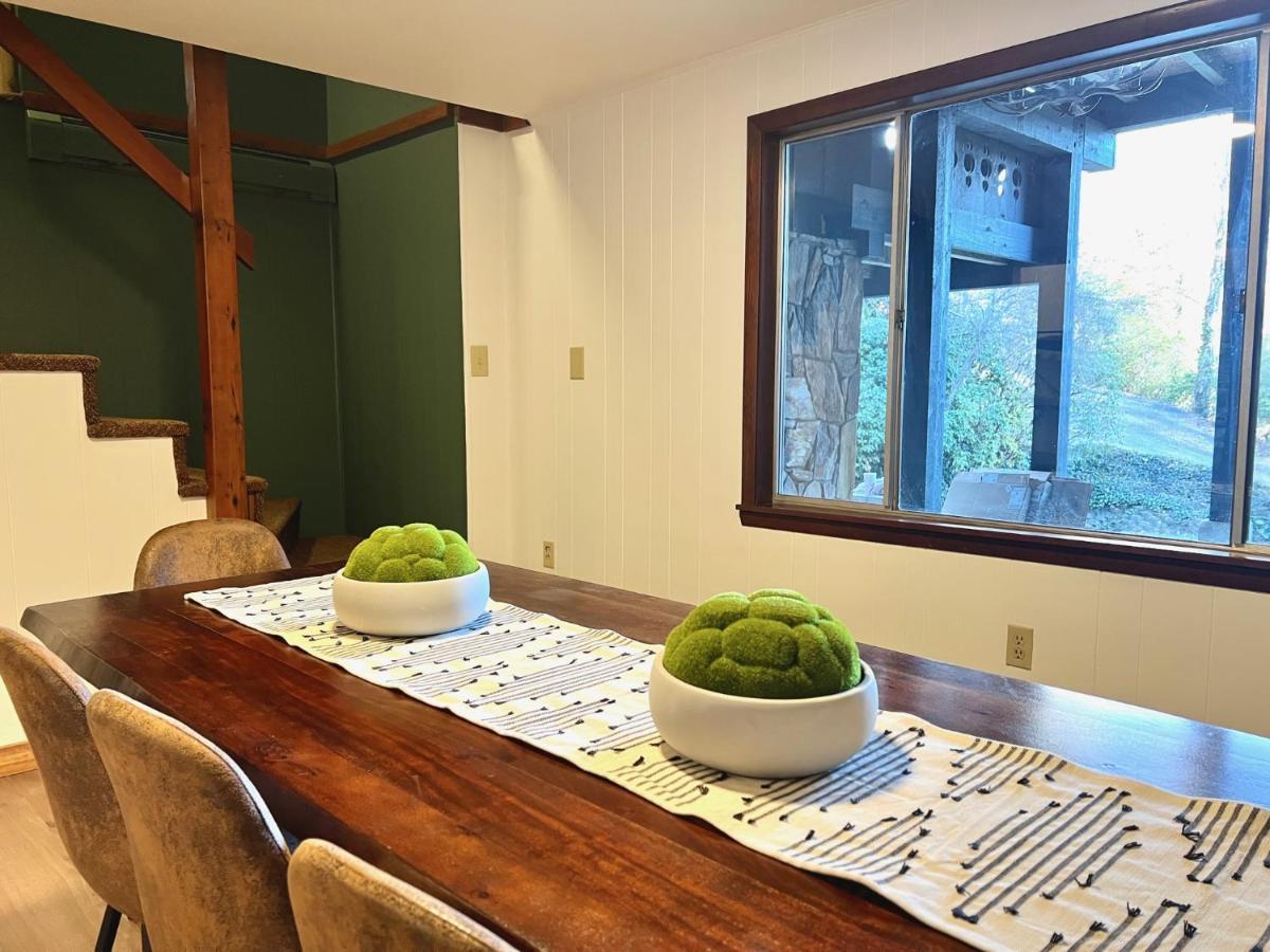 Outland Chalet & Suites Great Smoky Mountains Whittier Pokoj fotografie